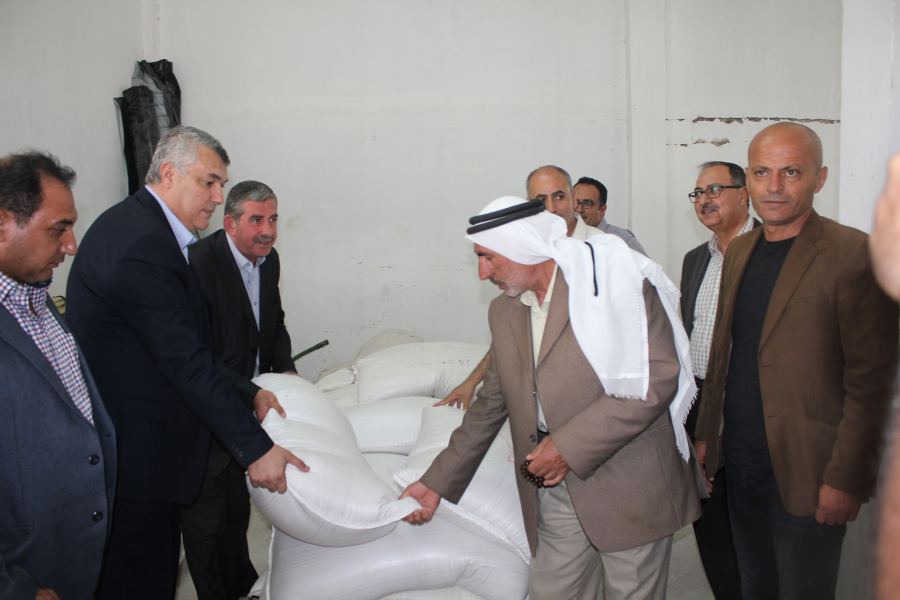  مركز البحوث الوطني الفلسطيني للبحوث الزراعية يفتتح موسم توزيع البذار على المزارعين ضمن نشاطات مشروع الأمن الغذائي