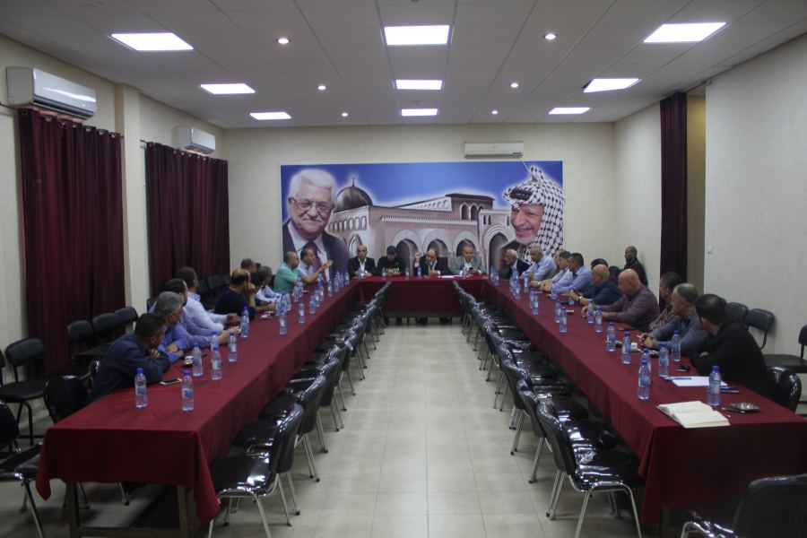  المحافظ رمضان يبحث و الغرفة التجارية و عدد من التجار موضوع ضريبة الجمارك