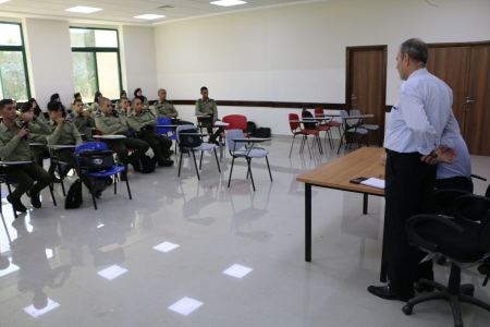 قسم اللغة الإنجليزية ينظم دورة ترجمة للدكتور بيوك