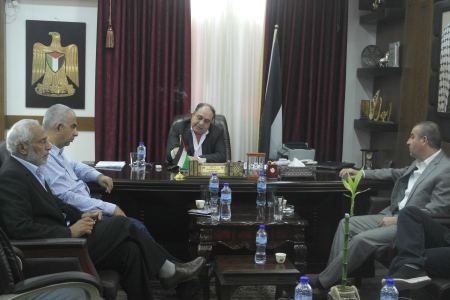  المحافظ رمضان والغرفة التجارية يبحثان تفعيل عقد المؤتمر الاقتصادي في محافظة جنين