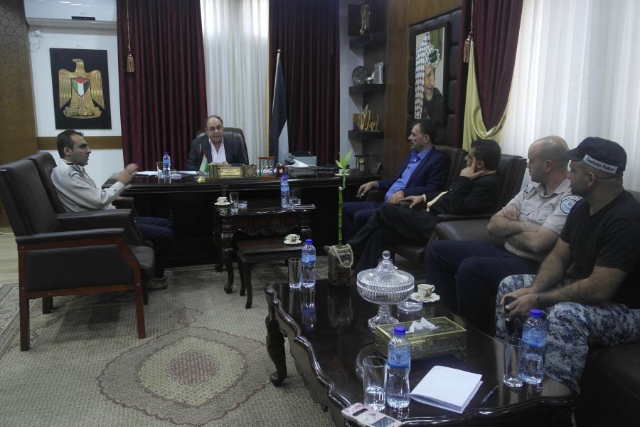  المحافظ رمضان يشيد بالدور الوطني للضابطة الجمركية