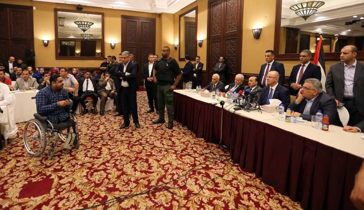 الحمد الله يستجيب لمبادرة شبابية ويتعهد بعلاج صحفي