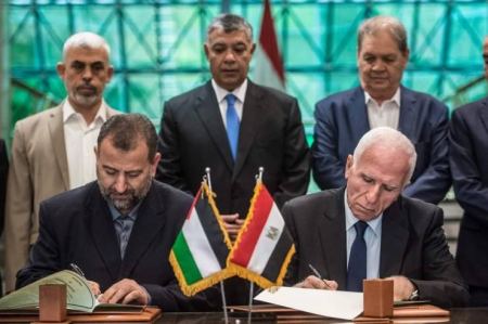 هآرتس: هذه أسباب الرد الإسرائيلي الباهت على المصالحة