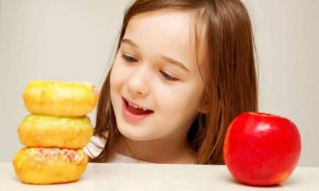 أطعمة سريعة تهدّد الأطفال .. احذروا منها