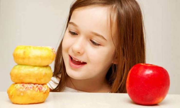 أطعمة سريعة تهدّد الأطفال .. احذروا منها