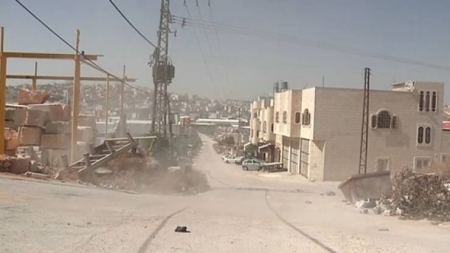 'بلدية قباطية' تبدأ بإزالة التعديات وتنظيم الشوارع