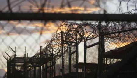 أربعة أسرى يواصلون إضرابهم المفتوح عن الطعام