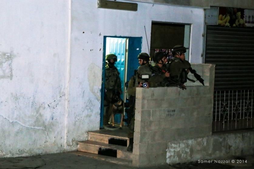 فجرا.. اعتقالات تطال 12 مواطنا من الضفة