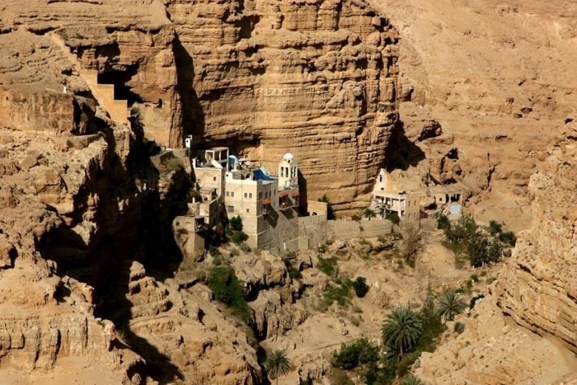وفاة شاب إثر سقوطه من مرتفع أثناء رحلة في منطقة النبي موسى