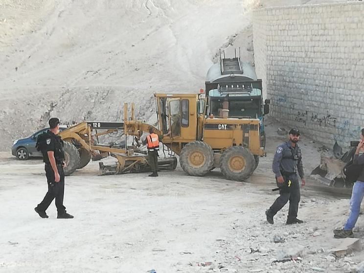 الاحتلال يواصل عمليات التجريف في محيط الخان الأحمر
