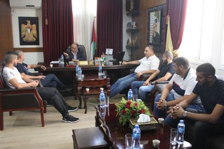 محافظ جنين يلتقي وفدا من الطيرة في إطار توطيد التواصل الوطني بين الجانبين