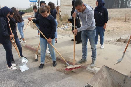  محافظ جنين يتفقد حملة تنظيف وتجميل المدينة بعنوان لأجلك يا جنين