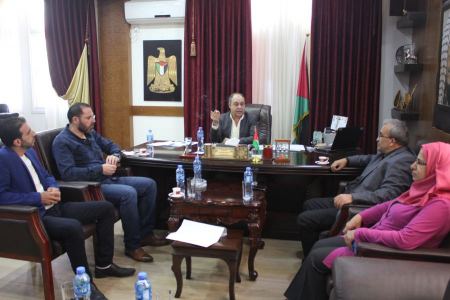  محافظ جنين يبحث عمل تسوية الأرضي في عدد من قرى غرب جنين