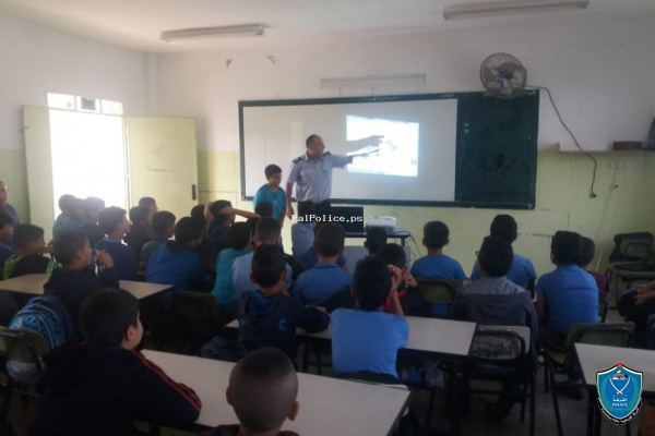 الشرطة تنظم محاضرة توعية مرورية في مدرسة ذكور العامرية الاساسية في جنين