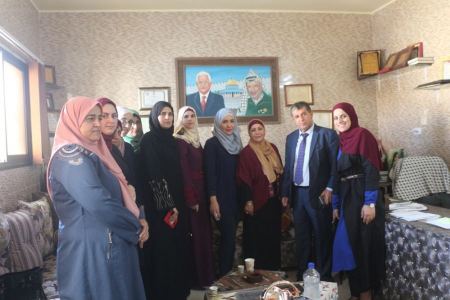 ناشطات "السوسنة" يحاورن رئيس بلدية طوباس