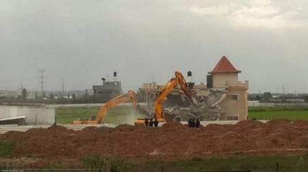 الاحتلال يهدم منزلا في مدينة الطيبة بالداخل المحتل