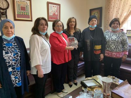 طاقم شؤون المرأة يكرم جمعيتي الاتحاد النسائي العربي في البيرة ورام الله