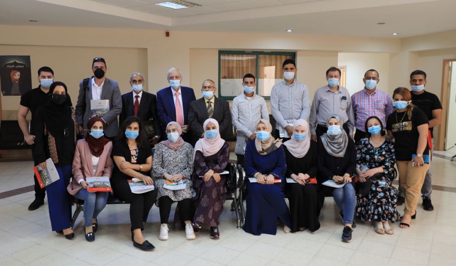 الجامعة العربية الامريكية تعقد دورة لغة عبرية لمجموعة من موظفيها