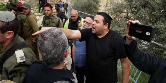  مستوطنون يعتدون بالضرب على عاملين بمساحة الأراضي جنوب نابلس