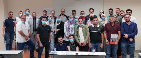 الجامعة العربية الأمريكية تختتم دورة العناية التنفسية والتنفس الاصطناعي لموظفي وزارة الصحة