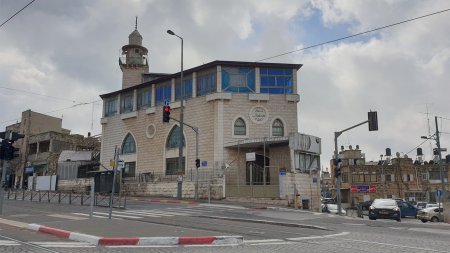 الاحتلال يعيق حركة المواطنين على حاجز شعفاط العسكري