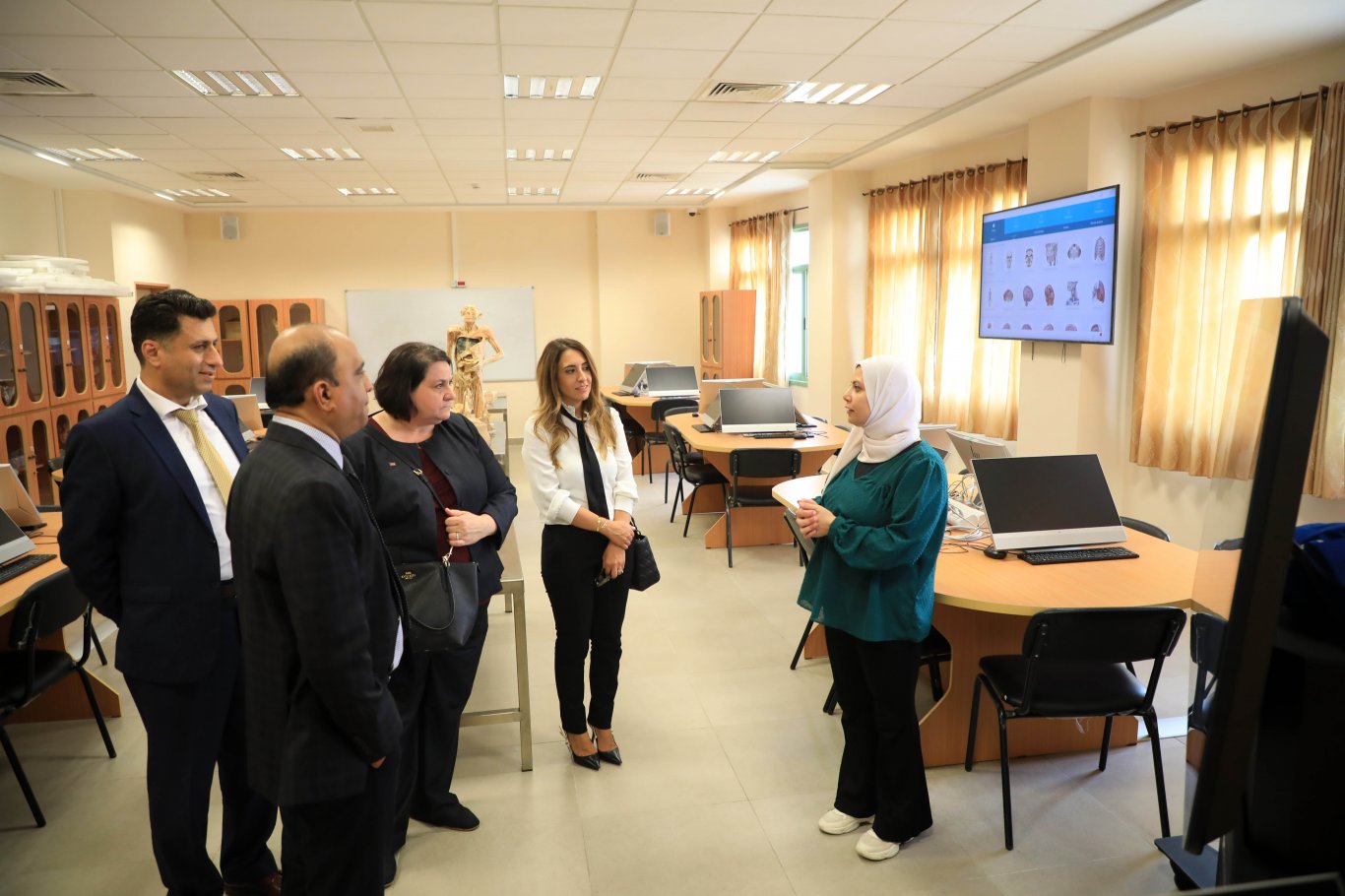  وفد من جامعة انديانا بنسلفانيا يزور الجامعة العربية الامريكية ويطلع على كلياتها ومراكزها الطبية