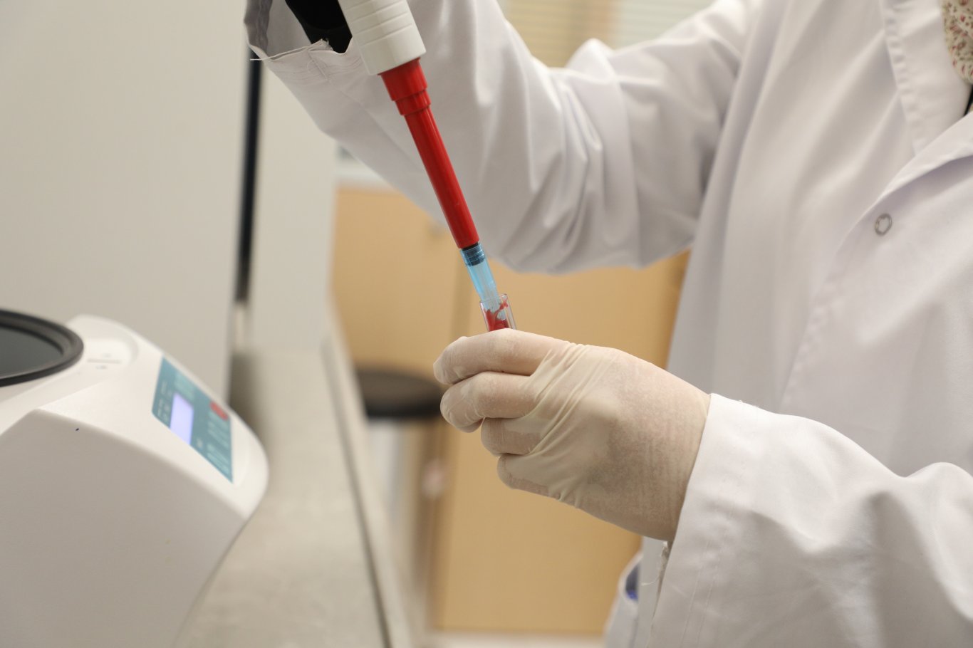 الجامعة العربية الامريكية تشارك في تعاون علمي دولي يؤدي الى اكتشاف جين جديد مرتبط بنمو الدماغ والاضطرابات الوراثية لدى البشر