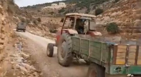 الاحتلال يعتقل مُسنا ويستولي على جراره الزراعي في دير استيا