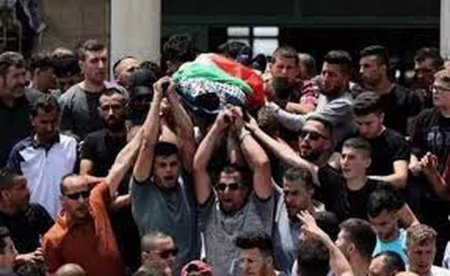 تشييع جثامين ثلاثة شهداء في طولكرم ومسيرة تنديدا بالعدوان الإسرائيلي على شعبنا