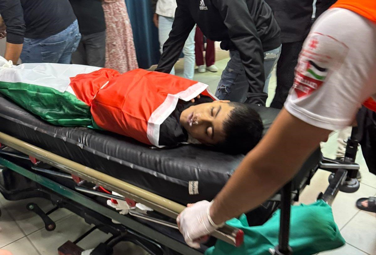 شهيد و8 إصابات برصاص الاحتلال في مخيم قلنديا