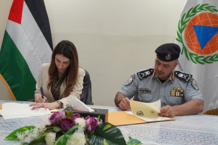 "العمل" والدفاع المدني يوقعان خطة تنفيذية لحماية العمال في بيئة العمل