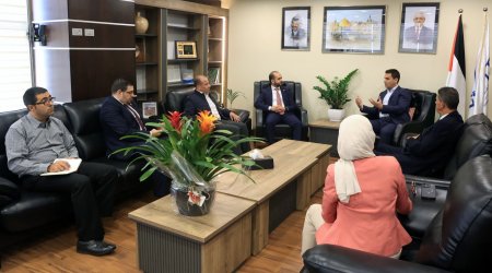 الجامعة العربية الأمريكية ووزارة الاتصالات الفلسطينية تبحثان آفاق التعاون المشترك