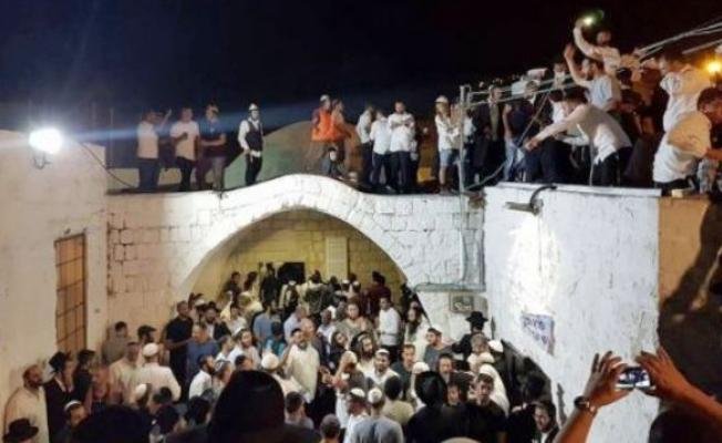 مستعمرون يقتحمون 