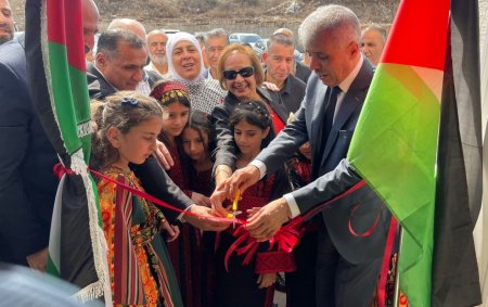 "التربية" وبلدية بيرزيت تفتتحان مبنى مديرية "تربية بيرزيت"