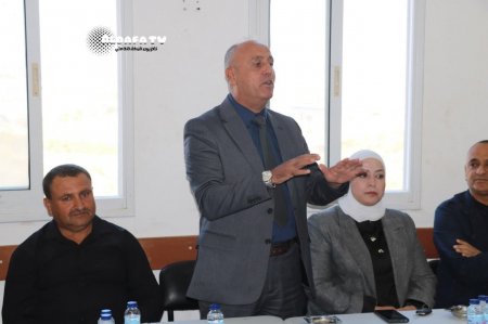 محافظُ جنين اللواء كمال أبو الرب يعقد اجتماعًا موسعًا في مقرِ مجلسِ قروي نزلة الشيخ زيد