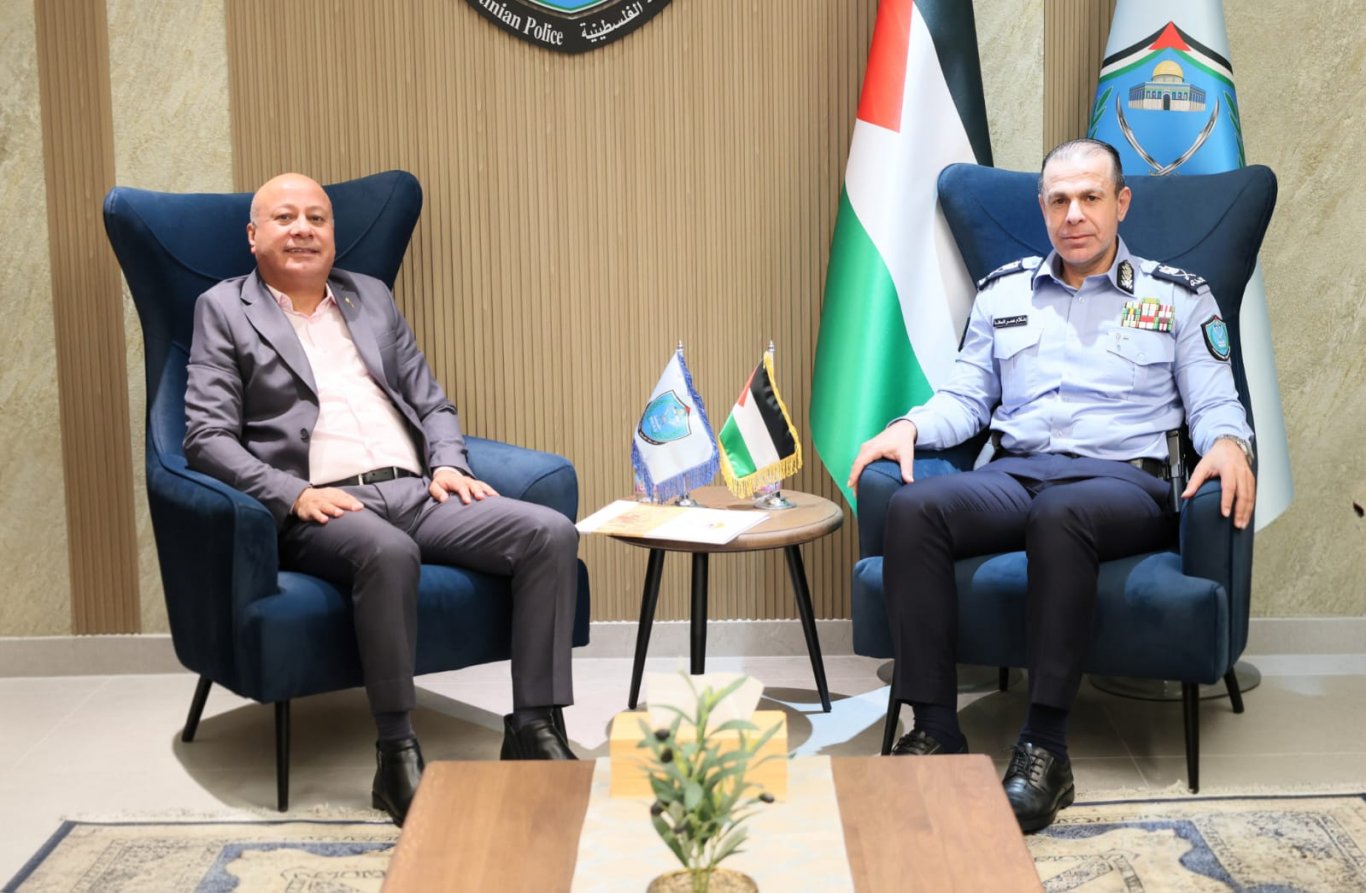 اللواء علام السقا يستقبل عضو اللجنة التنفيذية لمنظمة التحرير الفلسطينية الدكتور أحمد أبو هولي