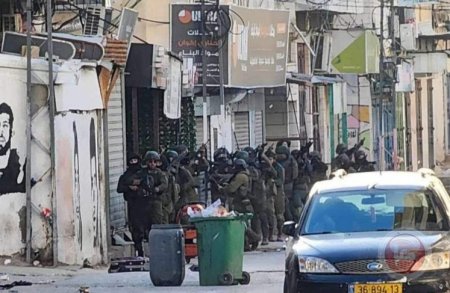 الاحتلال يغلق طريق واد أم سلمونة جنوب بيت لحم بالسواتر الترابية