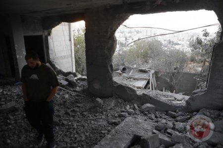 الاحتلال يفجر منزل الأسير الهيموني في مدينة الخليل