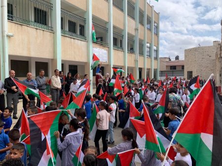 إقامة نشاطاً وطنياً في مدرسة بنات الزبابدة الثانوية تحت عنوان " ارفع علمك عالياً.. علم فلسطين .. علم الكل الفلسطيني " 