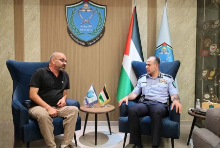 اللواء علام السقا يلتقي عائلة الشهيد النقيب إبراهيم القدومي، ويؤكد وقوف المؤسسة الأمنية إلى جانب عائلات شهدائها