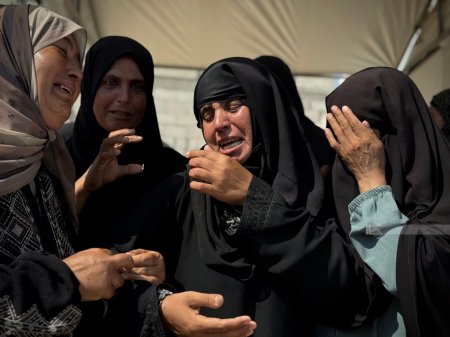 شهيد وانتشال جثامين 11 آخرين من أنحاء متفرقة في قطاع غزة