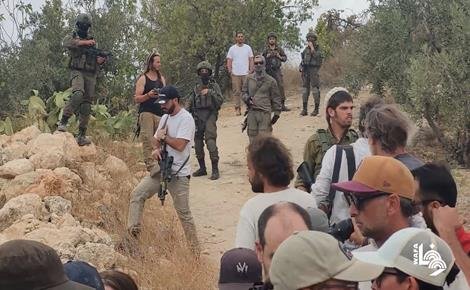 مستعمرون يهاجمون منزلا في بلدة السموع جنوب الخليل