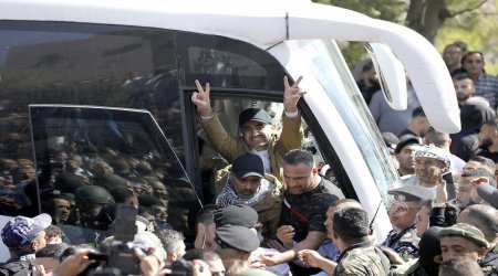 الاحتلال يفرج عن الدفعة الثانية من المعتقلين من "النقب" ضمن المرحلة الأولى من اتفاق وقف إطلاق النار