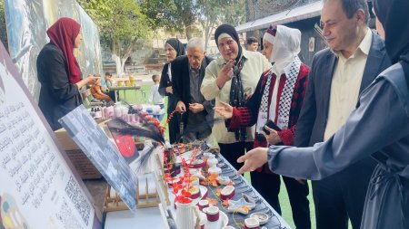افتتاح بازار للمنتجات النسوية في قلقيلية