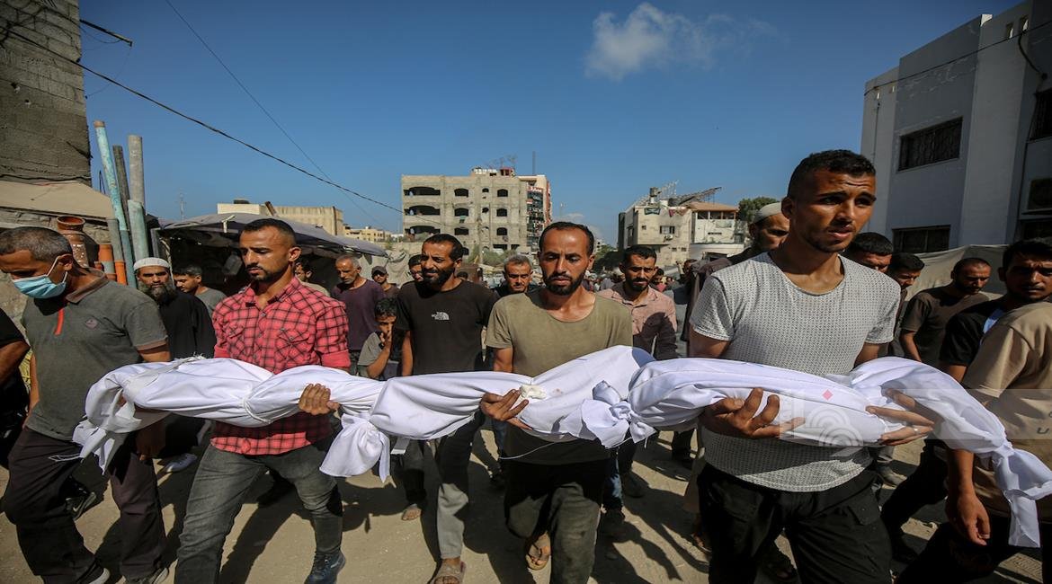 ١٠ شهداء منذ الصباح: شهداء ومصابون بقصف للاحتلال على مخيم النصيرات