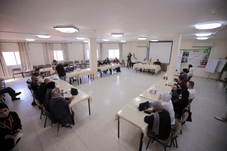 جلسة مساءلة مجتمعية في جنين تبحث أزمة المأوى والخدمات الأساسية للنازحين