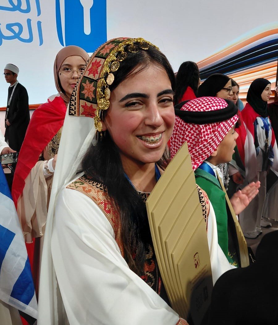 الطالبة الفلسطينية غزل تيم تحرز المركز الثاني في تحدي القراءة العربي 2026