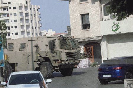 لليوم التاسع: الاحتلال يواصل عدوانه على مدينة الخليل ويدفع بتعزيزات عسكرية