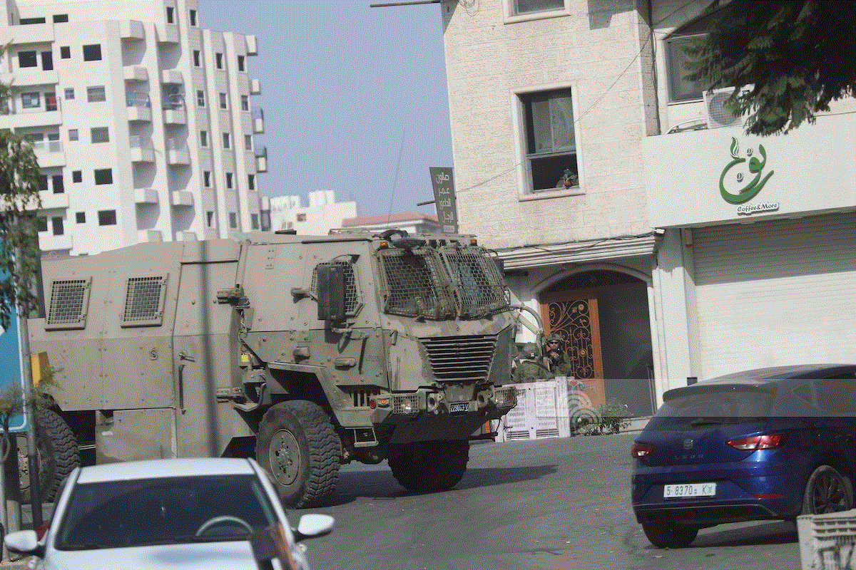 لليوم التاسع: الاحتلال يواصل عدوانه على مدينة الخليل ويدفع بتعزيزات عسكرية