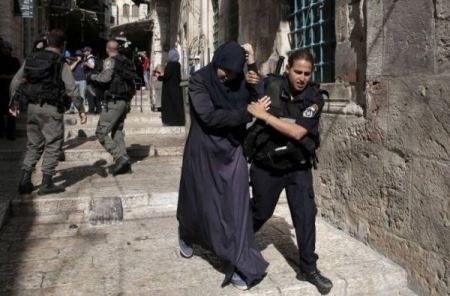 اعتقال مواطنة بدعوى تخطيطها لتنفيذ عملية في القدس